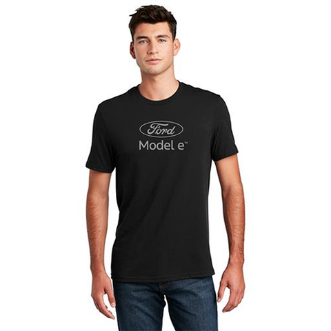 Model e Black Tee